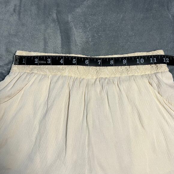 Women's High Rise Pull On Crochet Trim Shorts Sz XXS Boho Festival Coastal Beach - Picture 7 of 9